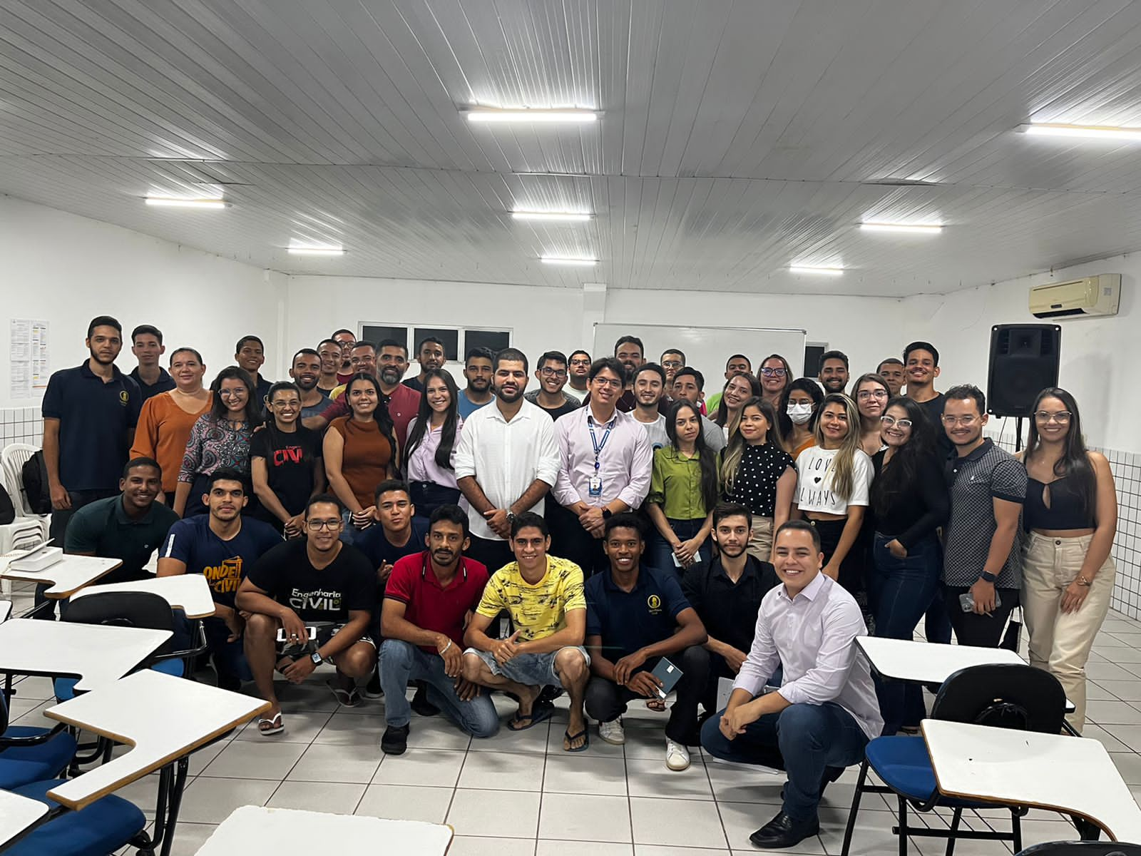 auditório lotado o Programa Jovem Engenheiro realiza curso de