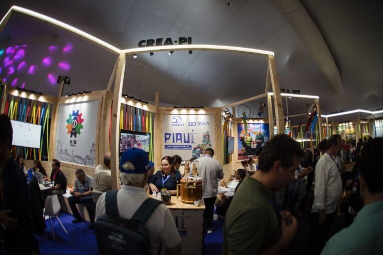Delegação do Crea-PI marca presença na 80ª Soea, em Vitória (ES)